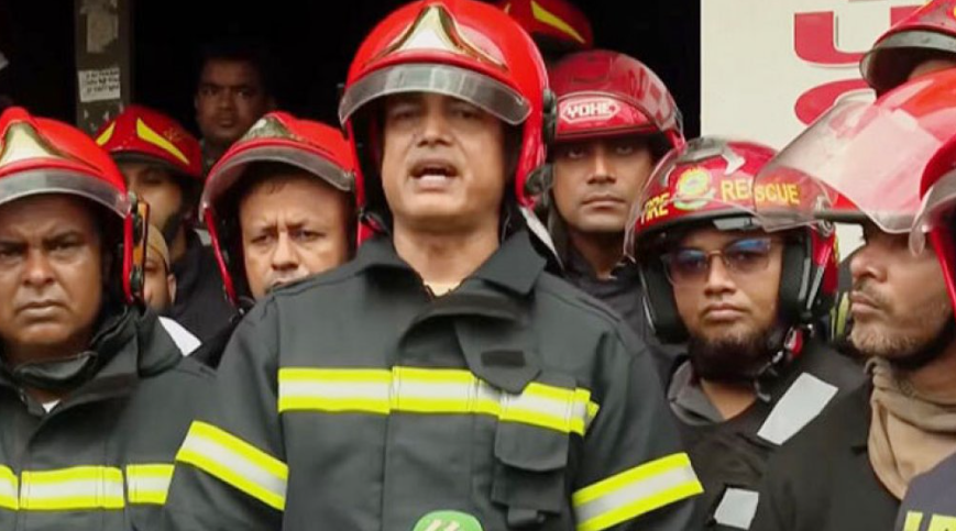 ওয়ারীর হাটখোলায় কেমিক্যাল গুদামে আগুন, দুই ঘণ্টায় নিয়ন্ত্রণে