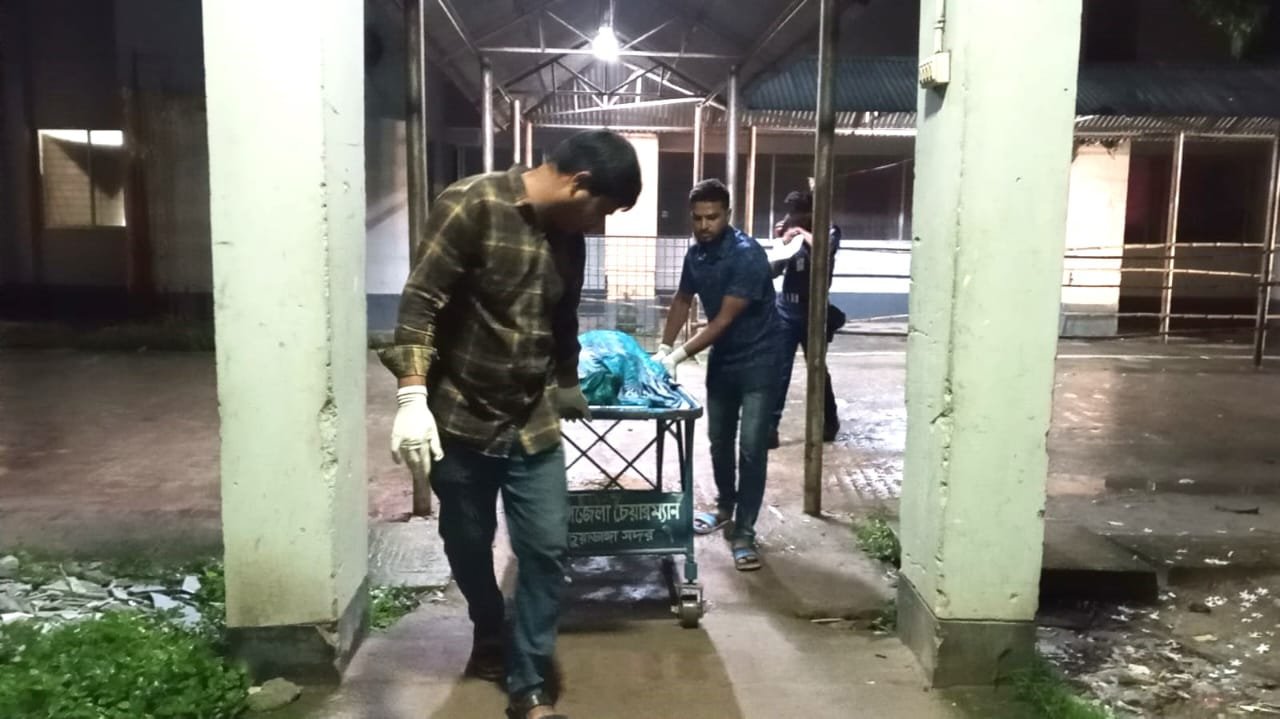 চুয়াডাঙ্গার জাফরপুরে তেলবাহী ট্রাকের চাপায় নিহত ৩; আহত ৪