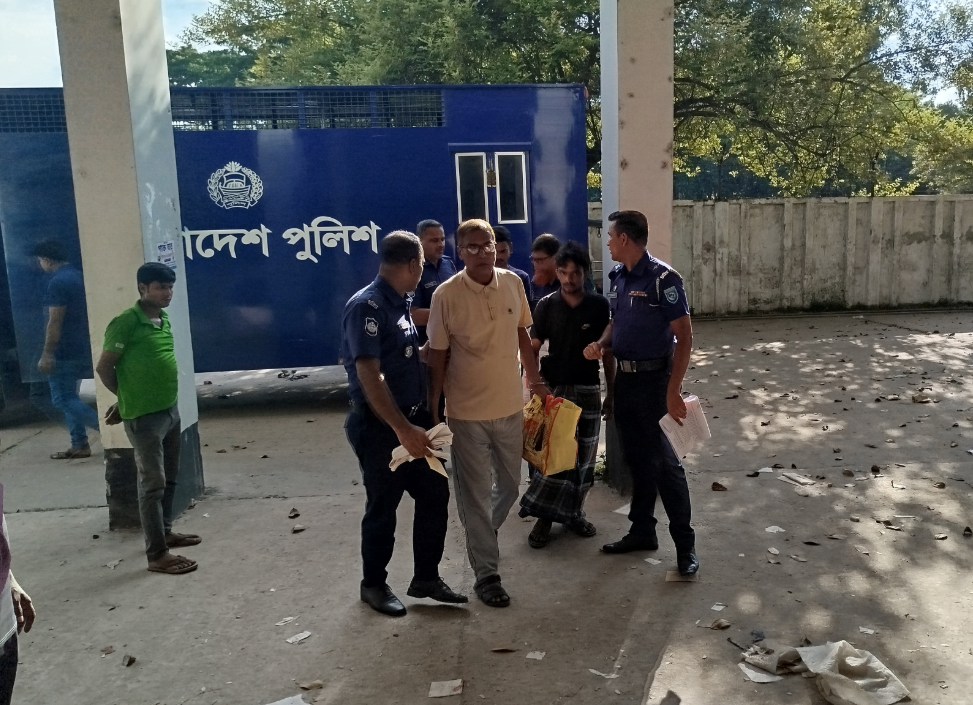 পাটগ্রাম থানা ভাংচুর: চার দিনে ১৪ জনকে গ্রেপ্তার
