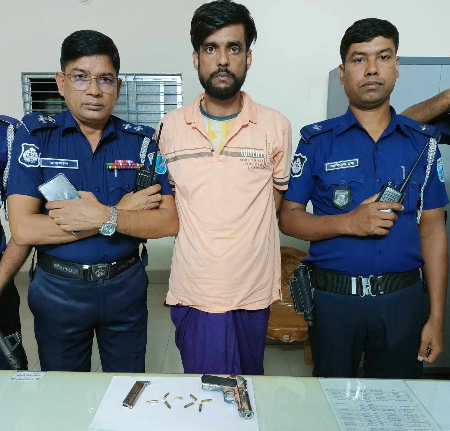 সাভারে বিদেশি পিস্তলসহ শীর্ষ সন্ত্রাসী টুটুল গ্রেপ্তার