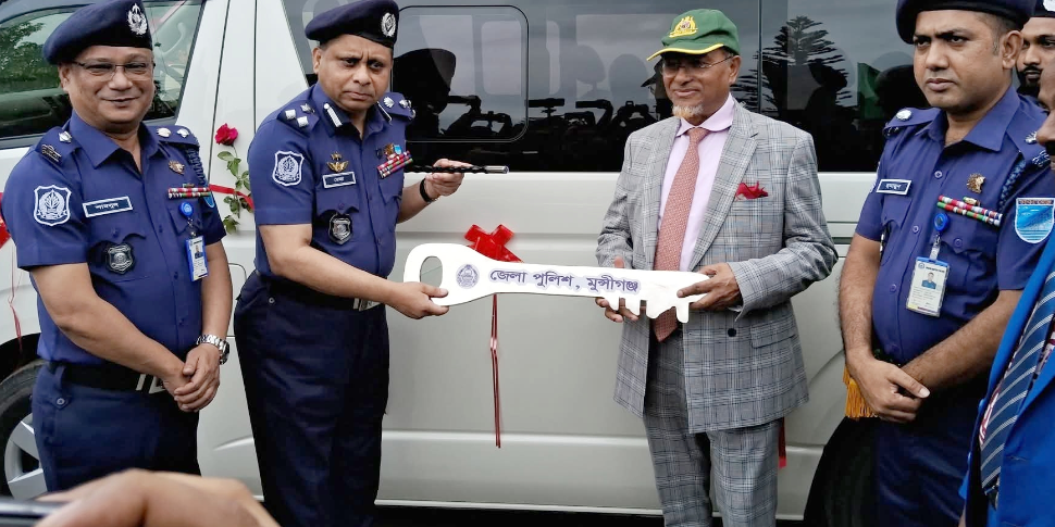 মুন্সীগঞ্জ জেলা পুলিশকে গাড়ি উপহার দিল যমুনা ব্যাংক ফাউন্ডেশন
