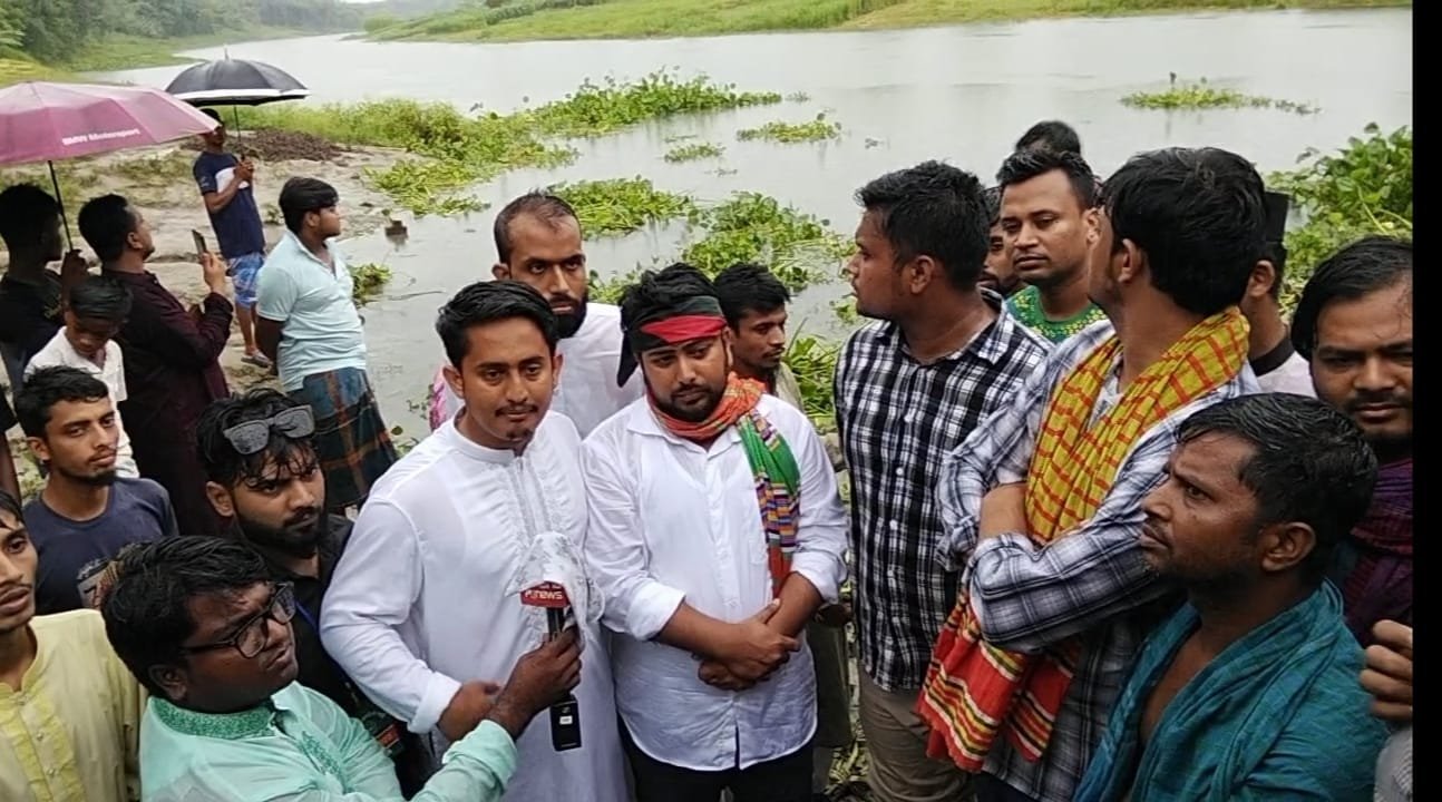 চুয়াডাঙ্গা সীমান্তে  বিএসএফ'র গুলিতে নিহতের বাড়িতে নাহিদ, সারজিস, হাসনাত