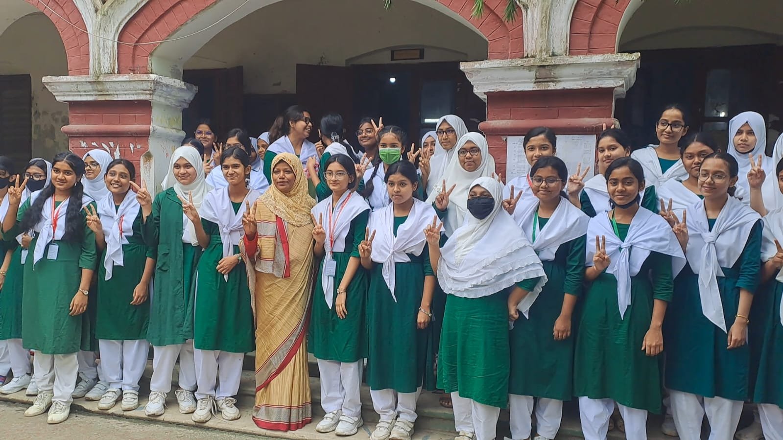 ময়মনসিংহ শিক্ষা বোর্ডে কমেছে পাসে হার, জিপিএ-৫ এ এগিয়ে মেয়েরা