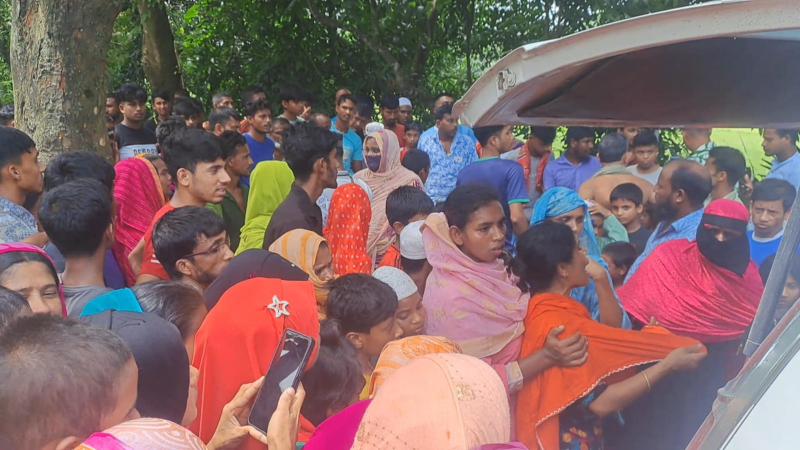 নিখোঁজ দুই শিশুর একজনের ঘাড় ভাঙা মরদেহ উদ্ধার