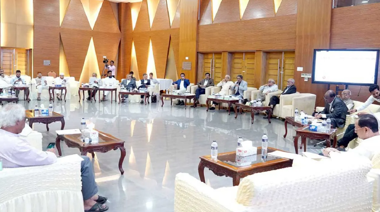 জরুরি অবস্থা ঘোষণায় লাগবে মন্ত্রিসভার অনুমোদন, প্রস্তাবে একমত রাজনৈতিক দলগুলো