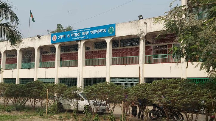 নরসিংদী আদালতে লোডশেডিংয়ের সুযোগে কাঠগড়া থেকে আসামি পালিয়ে গেলেন