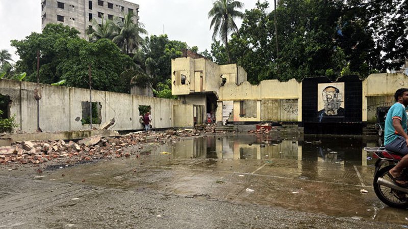 ফরিদপুরে জেলা আওয়ামী লীগ কার্যালয়ের স্থানে নির্মিত হচ্ছে ‘জুলাই শহীদ স্মৃতিস্তম্ভ’