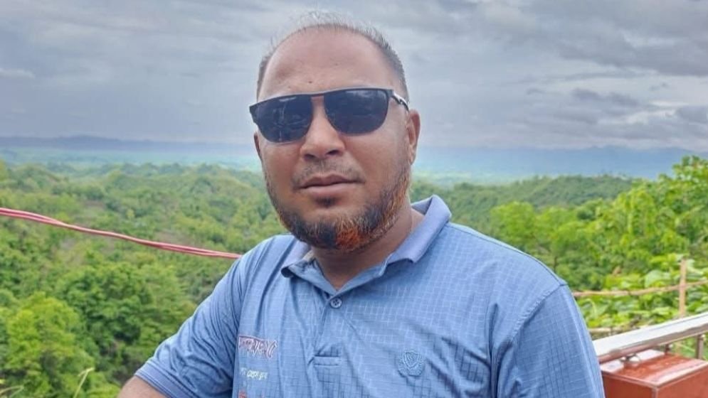 তথ্য নিতে গিয়ে সাংবাদিক আটক: লোহাগাড়ায় এসিল্যান্ডের বিরুদ্ধে সাংবাদিকদের প্রতিবাদ