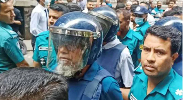 রাজধানীর যাত্রাবাড়ী থানার দুই হত্যা মামলায় সাবেক স্বরাষ্ট্র সচিব জাহাংগীর আলমের আট দিনের রিমান্ড মঞ্জুর