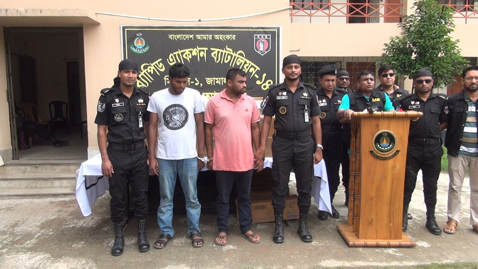 জামালপুরে ৫ লাখ ভারতীয় ব্লেডসহ দুইজন আটক