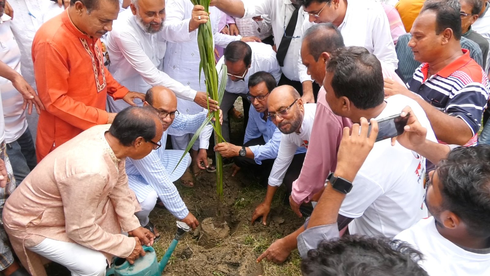 ঝিনাইদহে কৃষকদলের বৃক্ষরোপণ কর্মসূচি