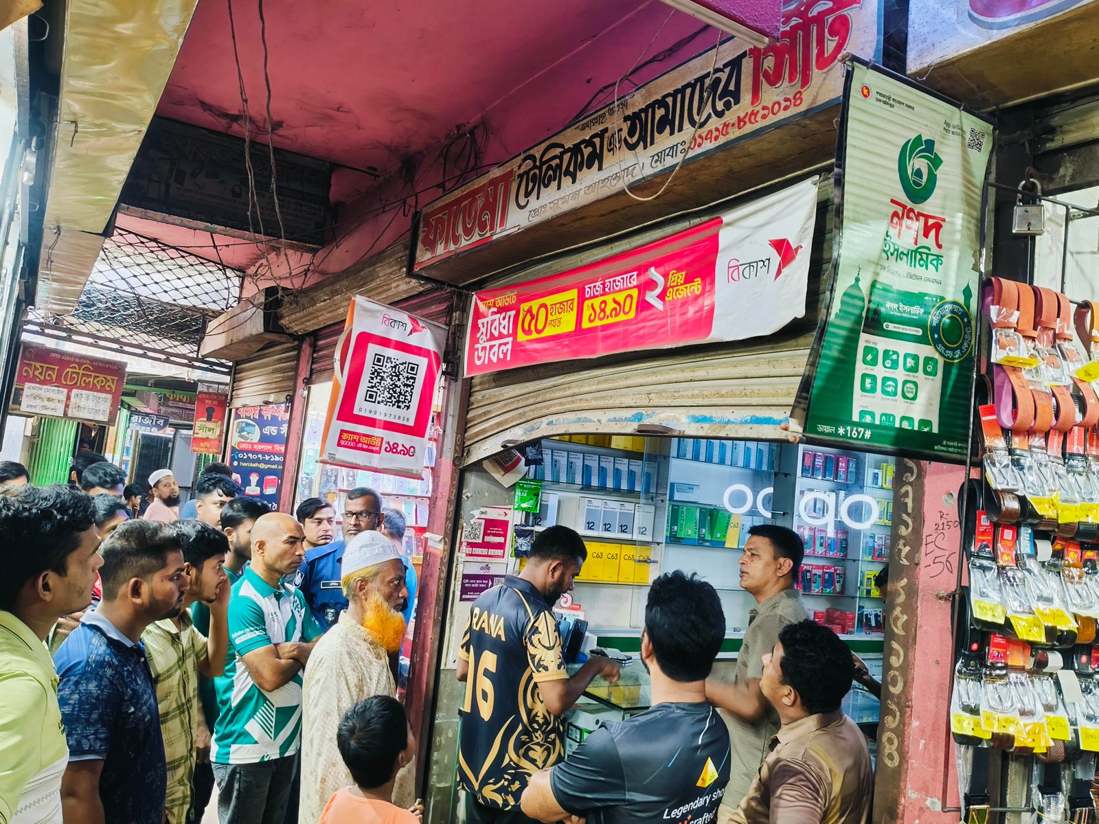 কালীগঞ্জে মোবাইলের দোকানে দুর্ধর্ষ চুরি