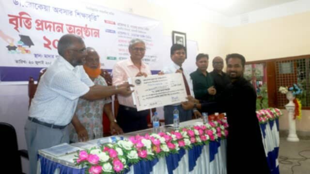 রাবি মাদার বখ্স হলে ডা. রোকেয়া আবসার শিক্ষাবৃত্তি প্রদান