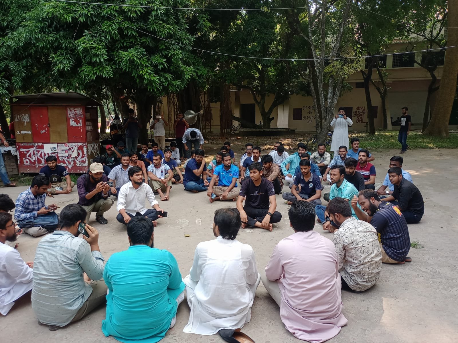 রাকসুর তফসিল ঘোষণার দাবিতে ছাত্রশিবিরের অবস্থান কর্মসূচি