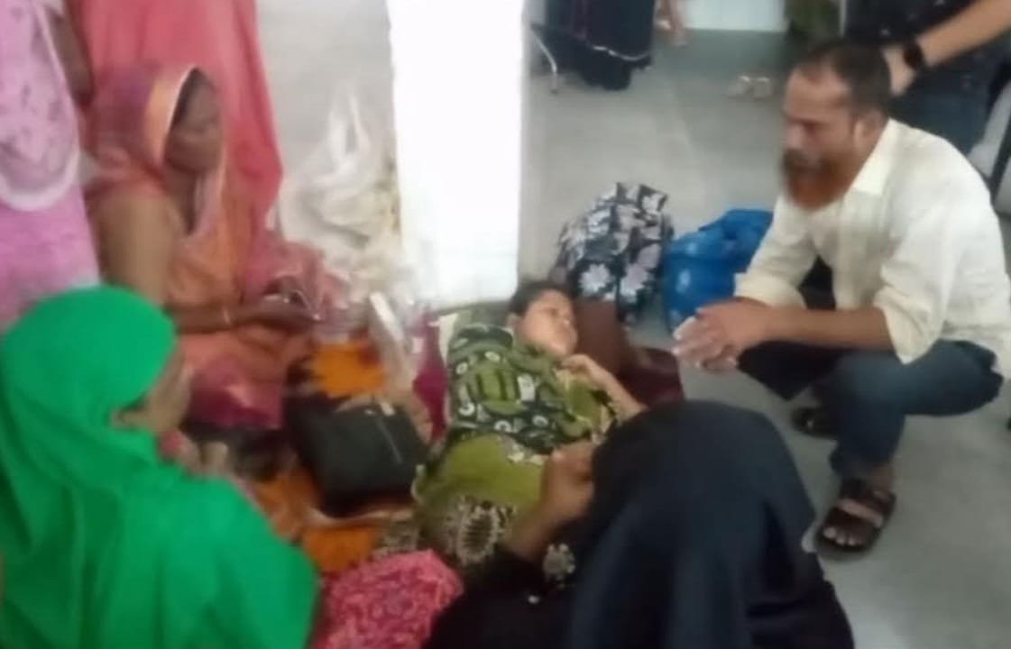 যৌতুকের টাকার জন্য স্ত্রীর শরীরে ফুটন্ত ভাত ঢেলে দিলো স্বামী