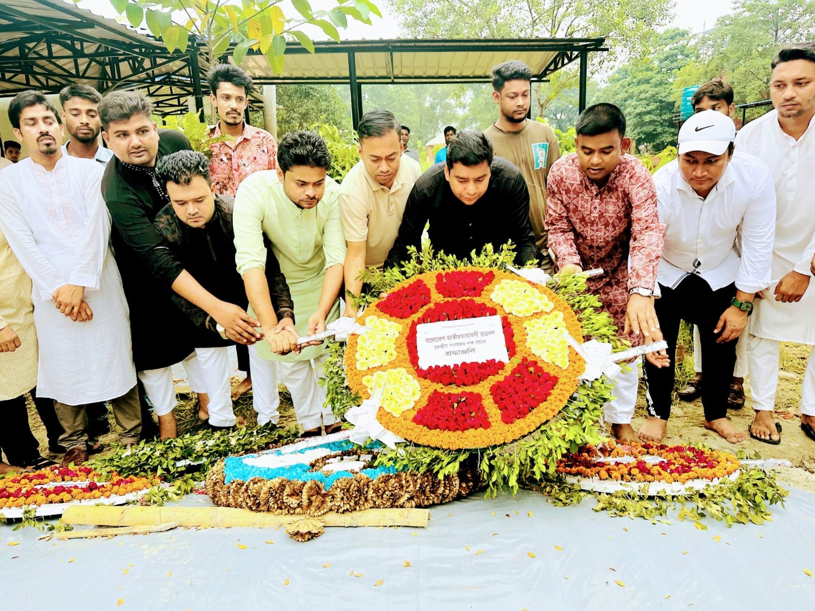পাইলট তৌকির ইসলামের কবর জিয়ারত করলেন ছাত্রদল সাধারণ সম্পাদক নাছির