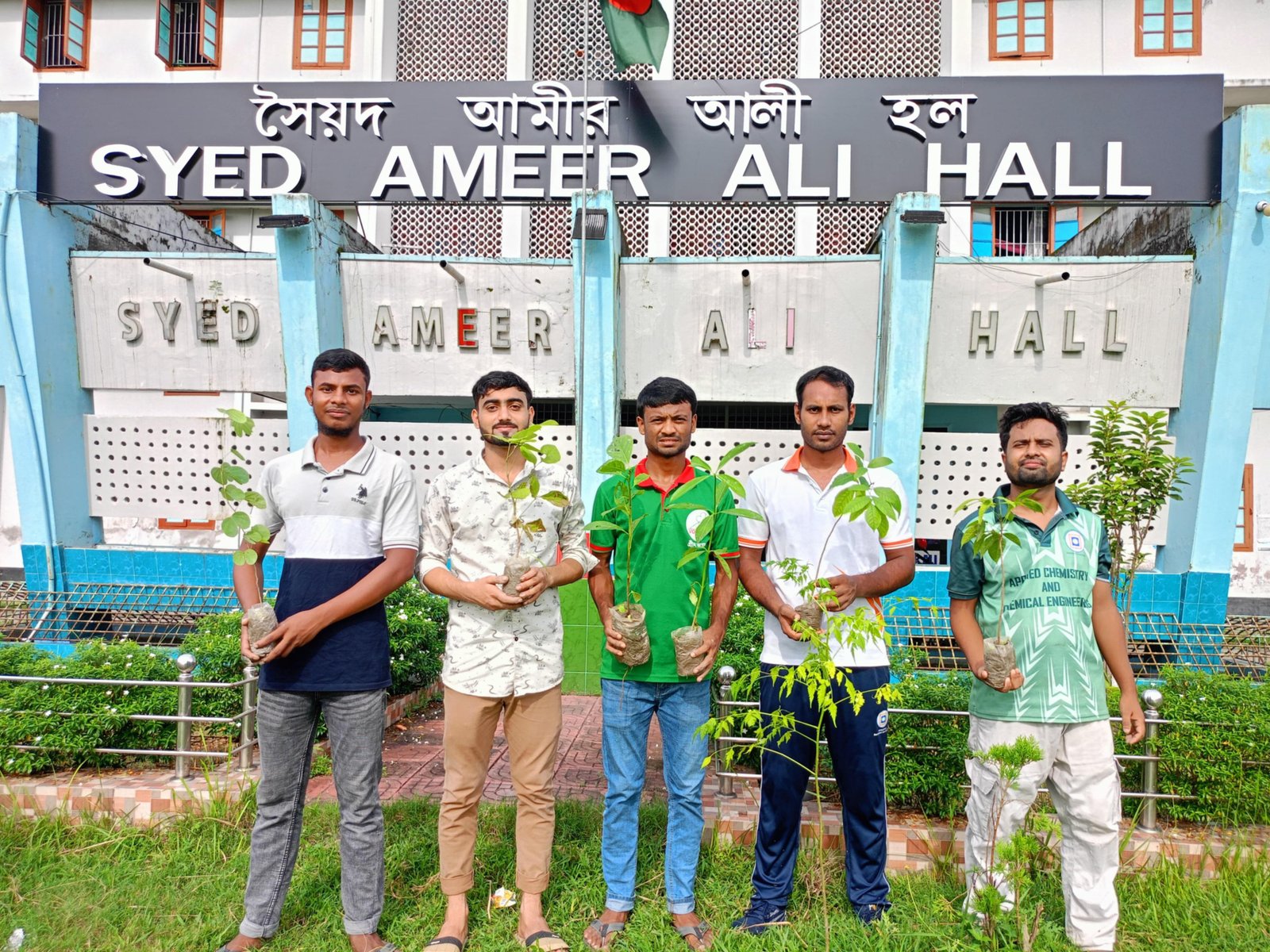 রাবিতে ‘গ্রীন ভয়েস’-এর উদ্যোগে ৩০০ বৃক্ষ রোপণ