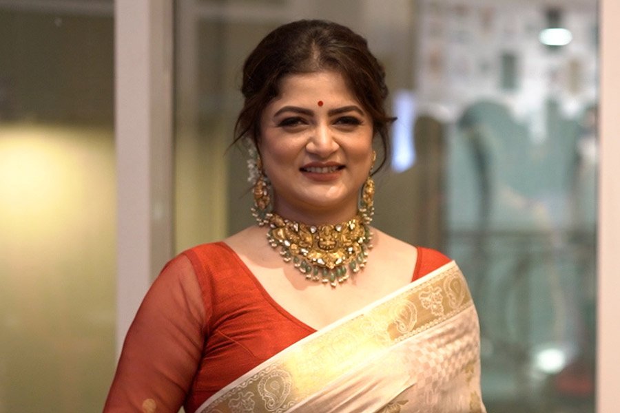 তৃণমূলের হয়েই রাজনীতিতে ফিরতে পারেন শ্রাবন্তী, জানালেন ‘সব বুঝে’ তবেই সিদ্ধান্ত