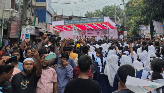টাঙ্গাইলে জুলাই পদযাত্রায় জনতার উচ্ছ্বাসে ভাসলেন নেতা - নাহিদ ইসলাম