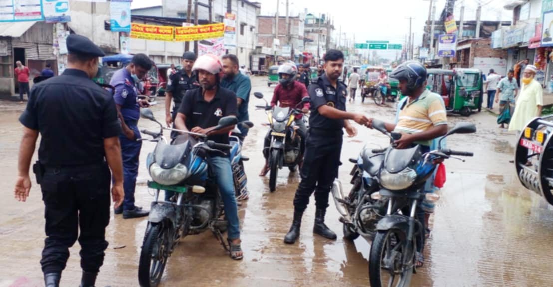 জামালপুরে র্যাব-পুলিশের চেকপোস্টে লাখ টাকা জরিমানা