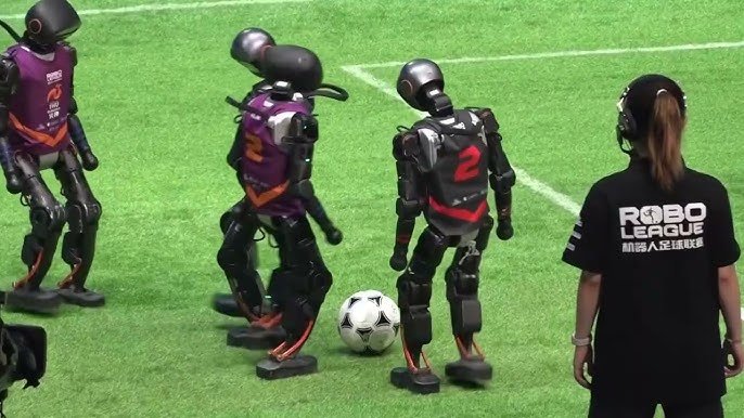 বিশ্বের প্রথম এআই রোবট খেলেছে ফুটবল ম্যাচ