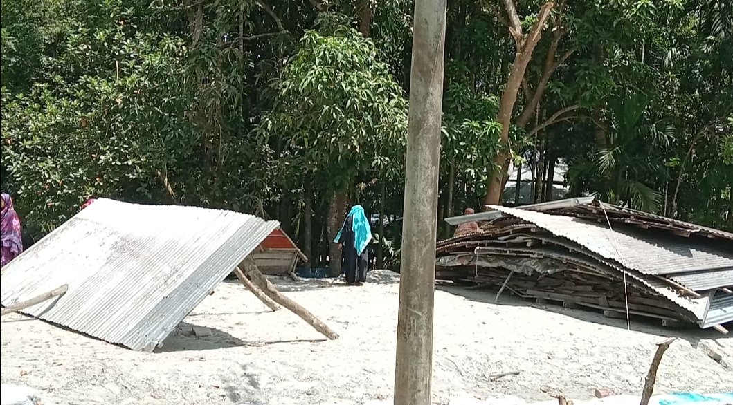 জমি দখল নিতে মামলা দিয়ে হয়রানির অভিযোগ আ.লীগ নেতা মনির গংদের বিরুদ্ধে