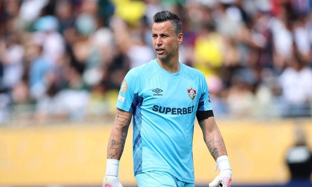 বিশ্ব রেকর্ড গড়লেন ব্রাজিলিয়ান গোলরক্ষক ফ্যাবিও