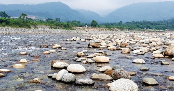সিলেটের পাথর লুটপাট: যার কাছে পাথর মিলবে, তার বিরুদ্ধে আইনি ব্যবস্থা