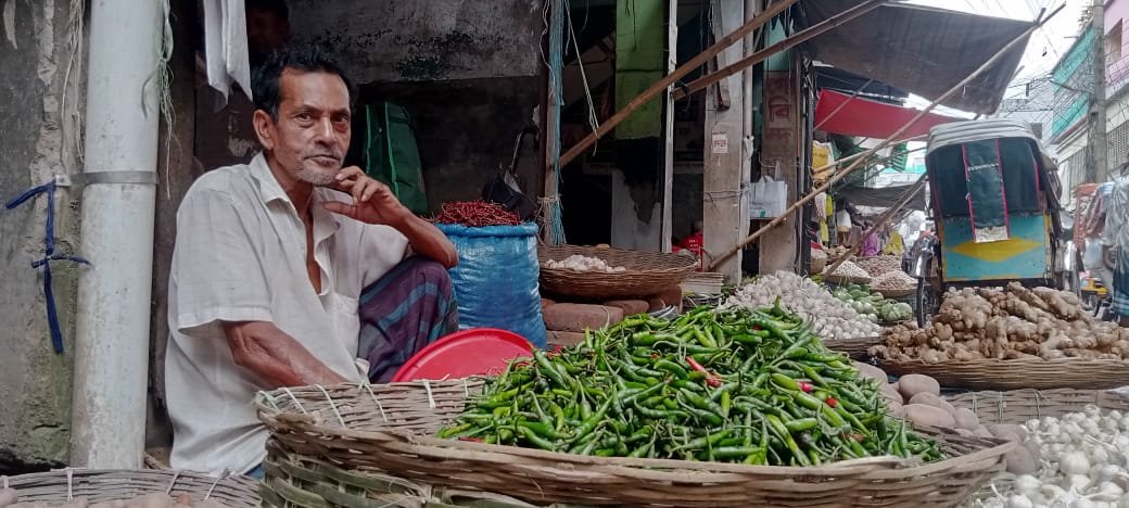 যশোরে কাঁচামরিচের ঝাঁজে নাভিশ্বাস, একদিনে দাম বাড়ল ১৫০ টাকা!