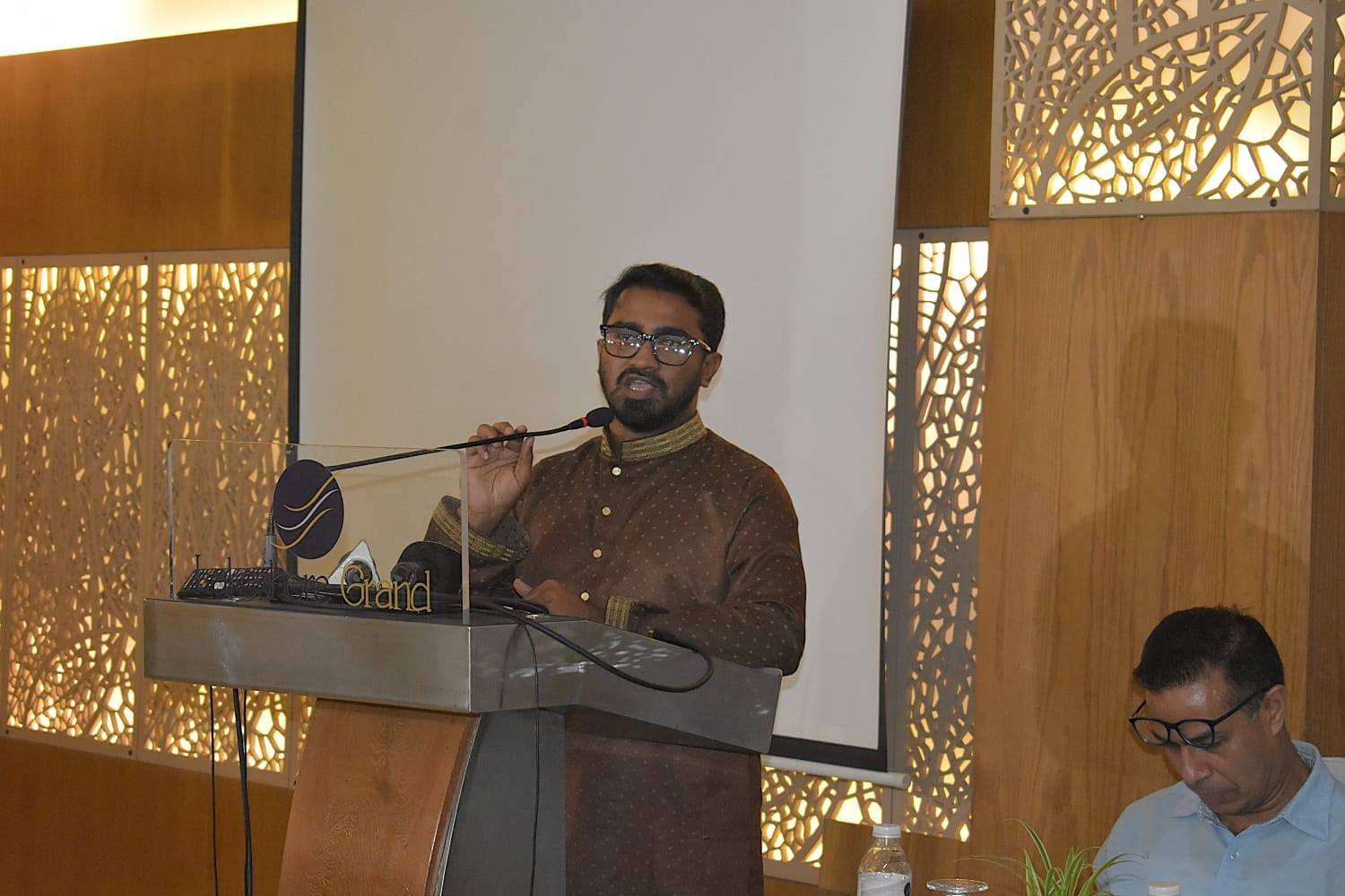 উপদেষ্টা পরিষদের যোগ্যতার প্রশ্ন তুললেন রাশেদ খান!