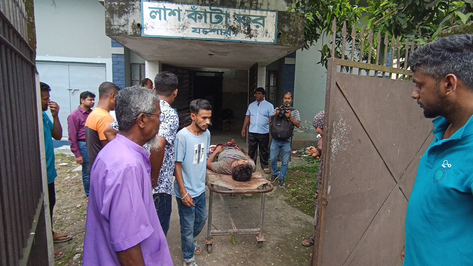 যশোরে পূর্ব শত্রুতার জেরে ছুরিকাঘাতে যুবক নিহত, পিতা গুরুতর আহত!