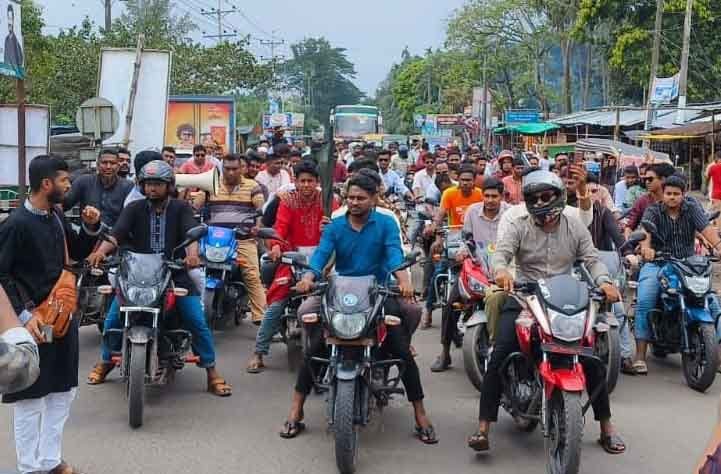 শাপলা প্রতিকের দাবিতে বাগেরহাটে এনসিপির মোটরশোভাযাত্রা ও বিক্ষোভ সমাবেশ!