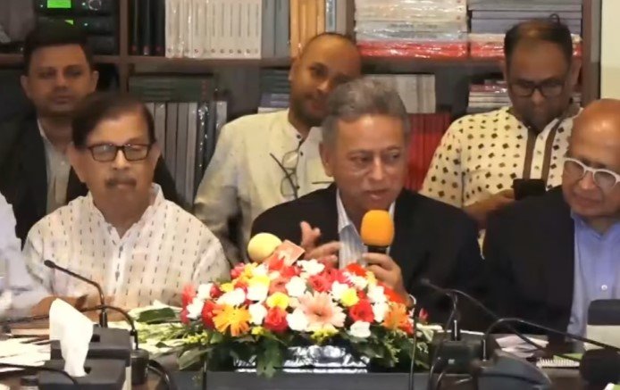 গণভোটের দায়িত্ব রাজনৈতিক দলগুলোকে কে দিয়েছে: আমীর খসরু!