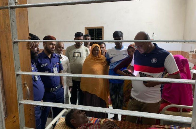 বিষাক্ত চোলাই মদ খেয়ে ৬ জনের মৃত্য!