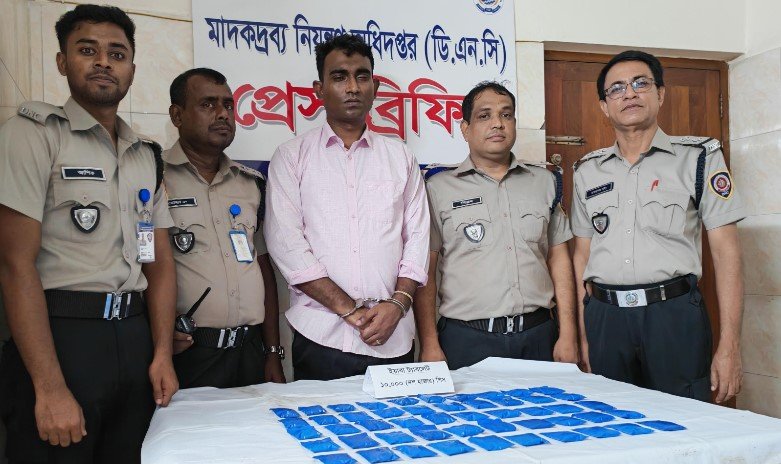 যশোরে ১০ হাজার পিস ইয়াবাসহ সোহাগ পরিবহনের যাত্রী গ্রেপ্তার!