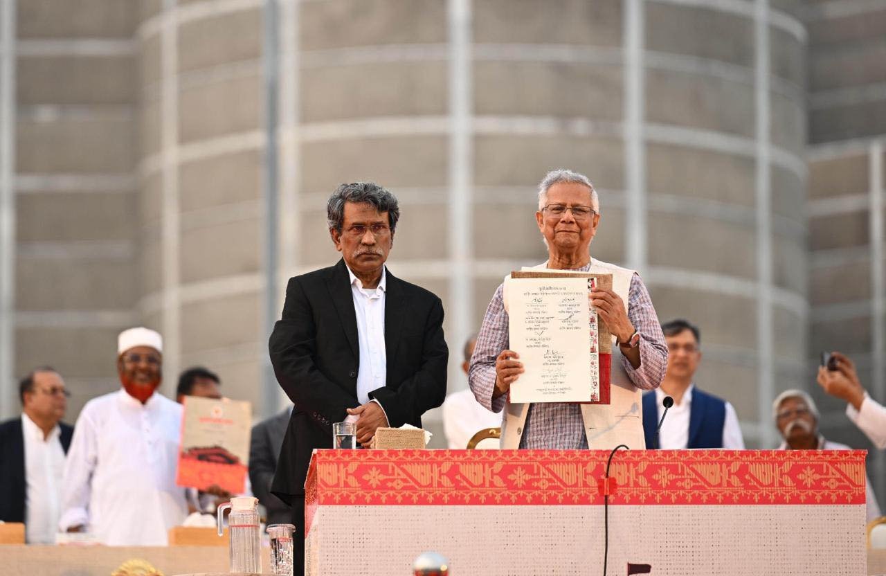 জুলাই সনদ স্বাক্ষর করলেন প্রধান উপদেষ্টা ও রাজনৈতিক নেতারা