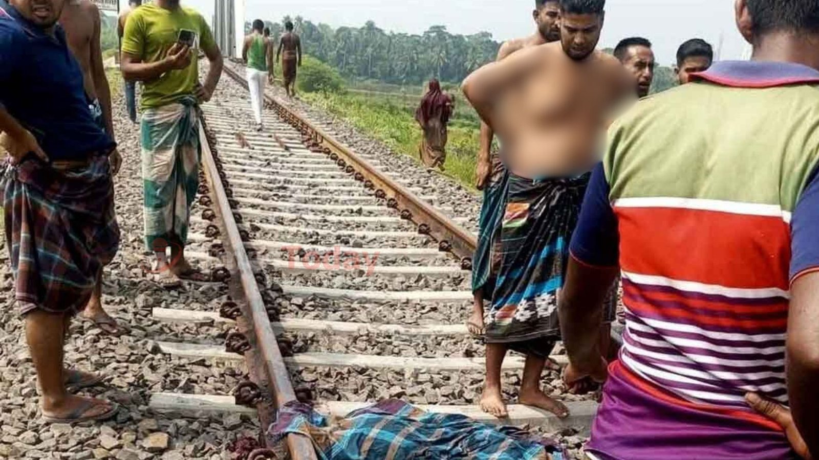 বাগেরহাটে ট্রেনে কাটা পড়ে কৃষকের মৃত্যু!