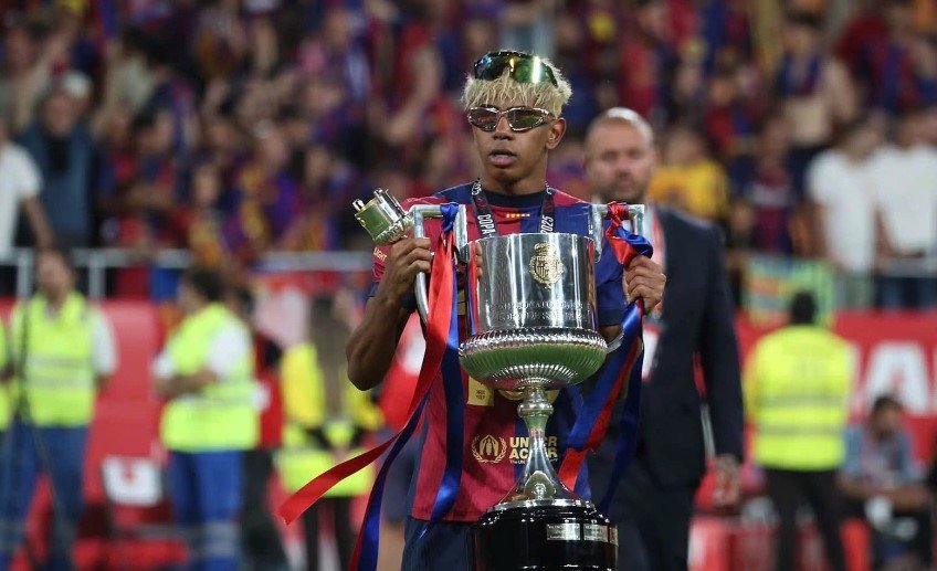 মাত্র ১৮ বছর বয়সে বিশ্বের সবচেয়ে দামি ফুটবলারের আসন দখল লামিনে ইয়ামালের