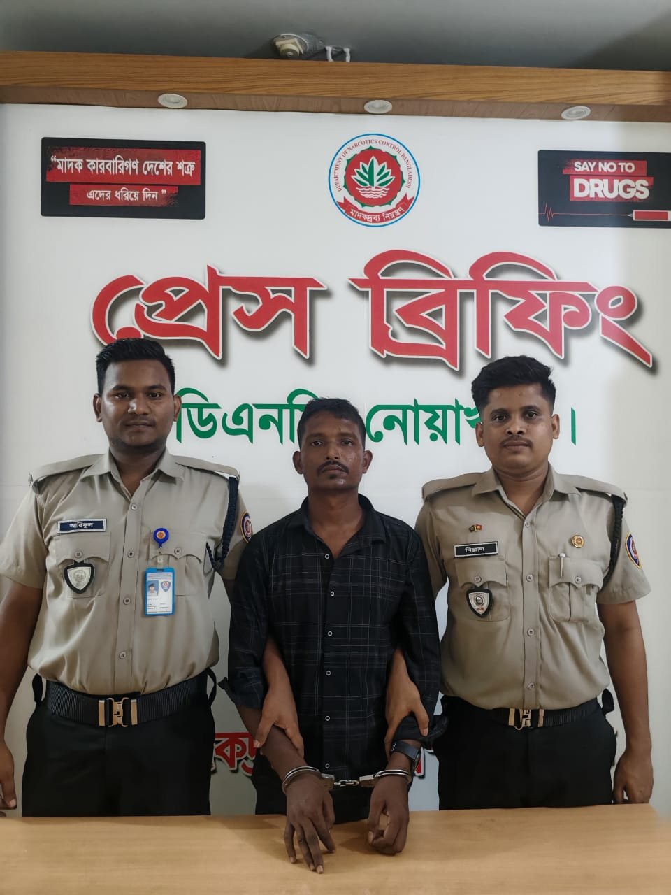 যাত্রীবাহী বাসে সুপারভাইজারের ইয়াবা পাচার,অতঃপর