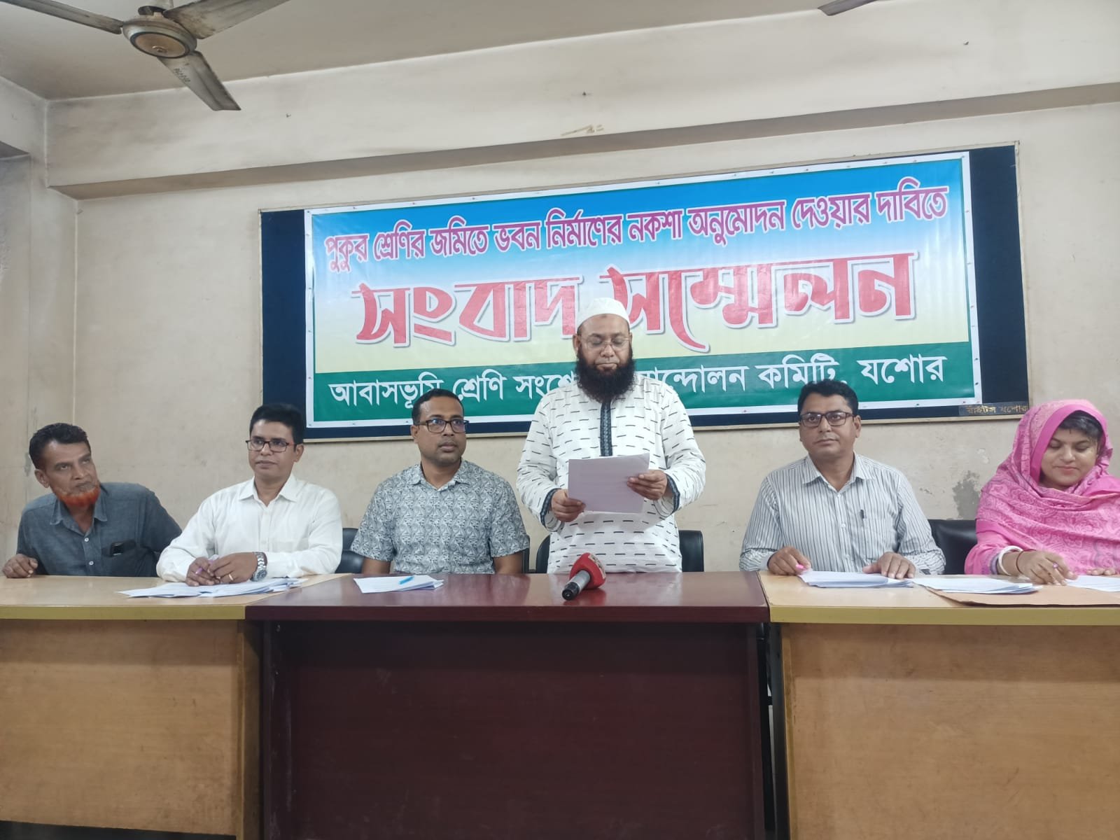 ‘পুকুর শ্রেণির জমি অধিগ্রহণ করুন বা নির্মাণে অনুমতি দিন’—ক্ষতিগ্রস্তদের দাবি