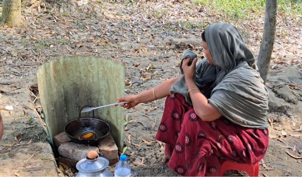 মাটির নিচে গ্যাসের হদিস! রান্নাবান্নায় ব্যস্ত গ্রামবাসী!