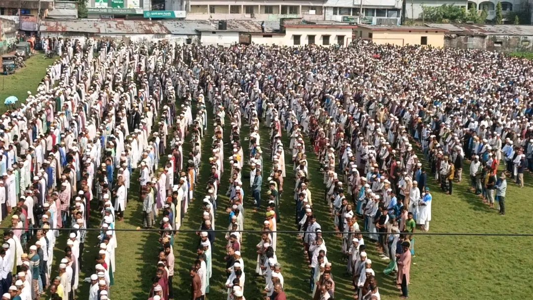 রাজাপুরে বিএনপি নেতা নাসিম আকনের জানাজায় জনসমুদ্র, দাফন সম্পন্ন!