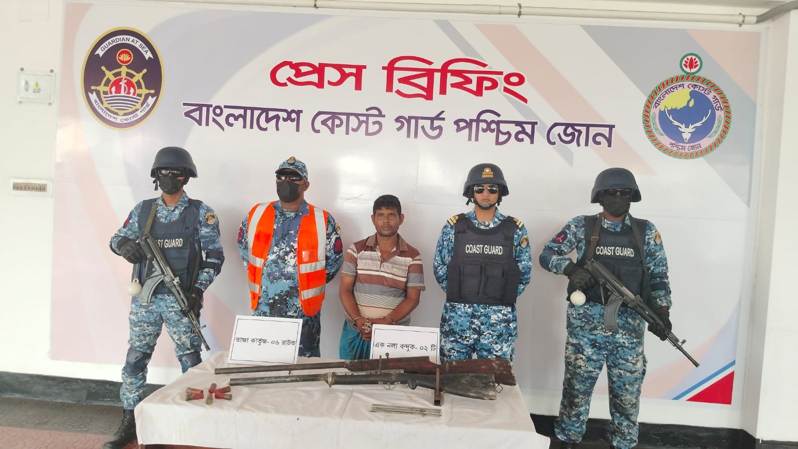 সুন্দরবনে আগ্নেয়াস্ত্রসহ বনদস্যু বাহিনীর প্রধান আটক!