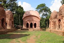 যশোরে ৩২৭ বছরের ঐতিহ্য ধারণ করে দাঁড়িয়ে চাঁচড়ার শিব মন্দির!