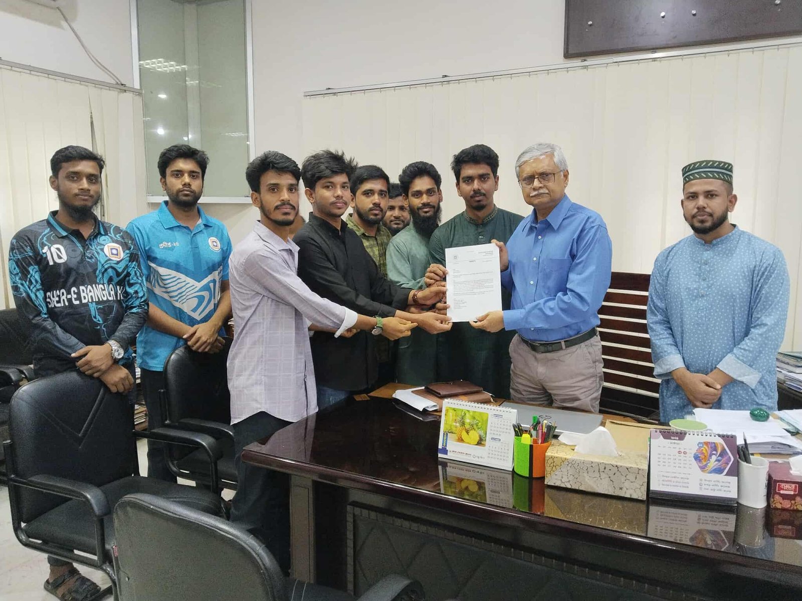 ভগ্নদশা শের-ই-বাংলা হল: শিক্ষার্থীদের নিরাপত্তা নিশ্চিত ও বিকল্প আবাসনের দাবি!