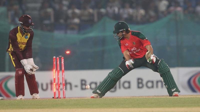 টপ অর্ডার ভাঙলেও মিডল অর্ডার ব্যর্থতায় হতাশ বাংলাদেশ!