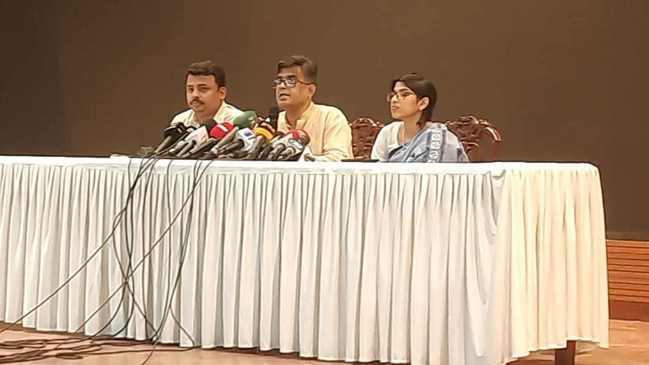 “একবিংশ শতাব্দীতে হাসিনার চেয়ে বড় মানবাধিকার লঙ্ঘনকারী কেউ নেই”— শফিকুল আলম