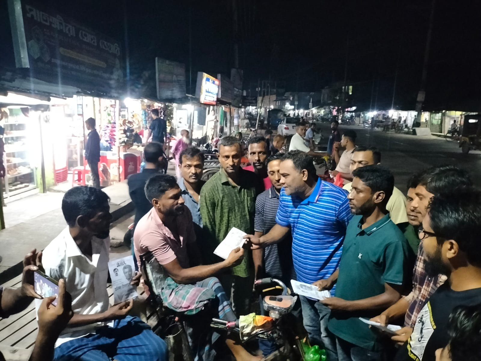 যশোরে ধানের শীষে ভোট চেয়ে যুবদলের লিফলেট বিতরণ!