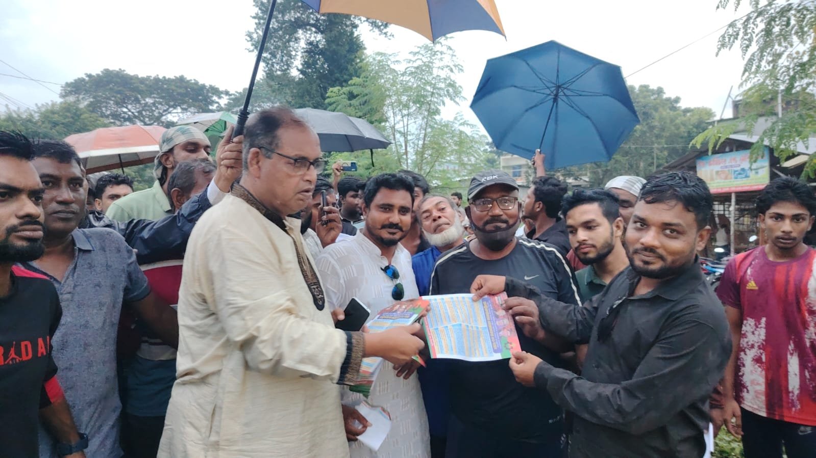 চুয়াডাঙ্গায় ধানের শীষের পক্ষে  গনসংযোগ করলেন বিএনপির কেন্দ্রীয় ভাইস চেয়ারম্যান শামসুজ্জামান দুদু