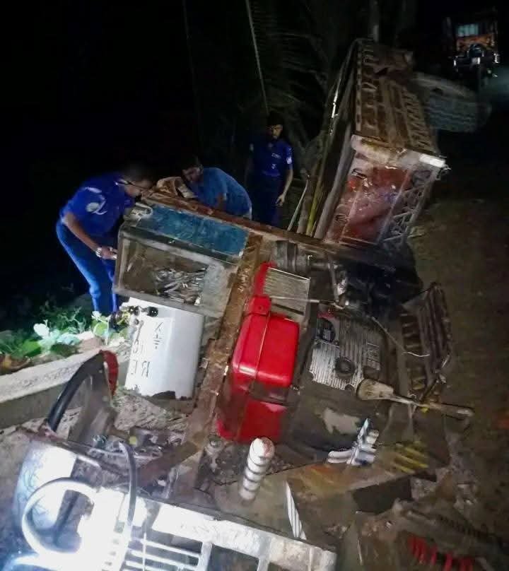 ঝালকাঠিতে ট্রলি উল্টে বিদ্যুৎ শ্রমিক নিহত, আহত ৬